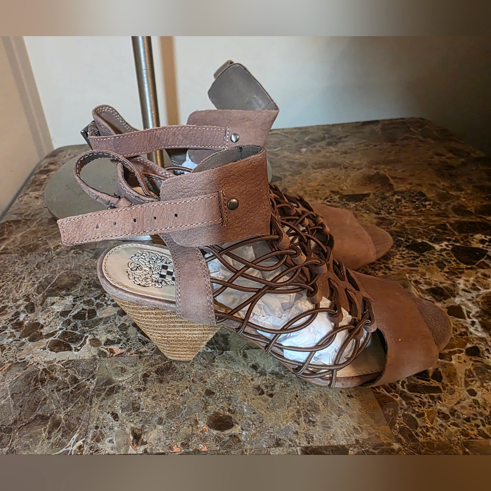 NWOB-Vince Camuto - Evel - Brown Heels with Gladiator Straps. Sz 9M